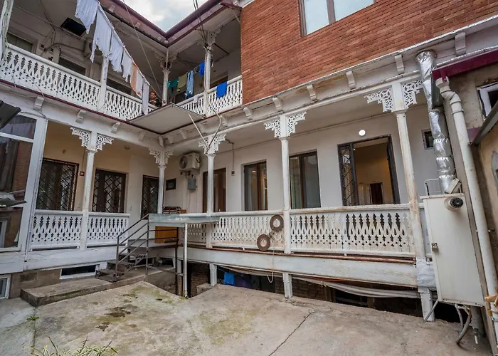 Apartments Near Metekhi Cathedral