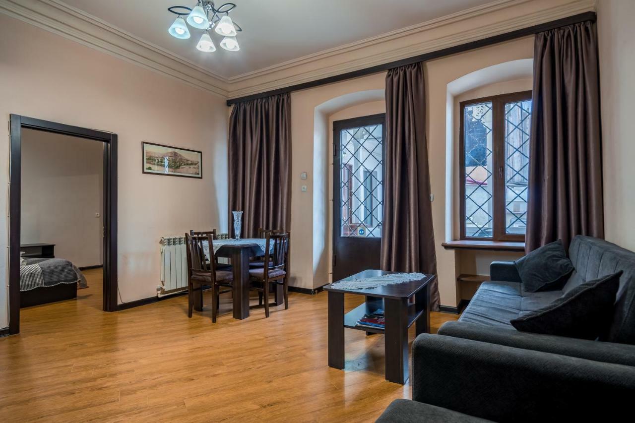 Near Metekhi Cathedral Apartment